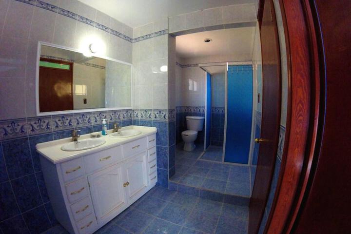 Room 5 of 8