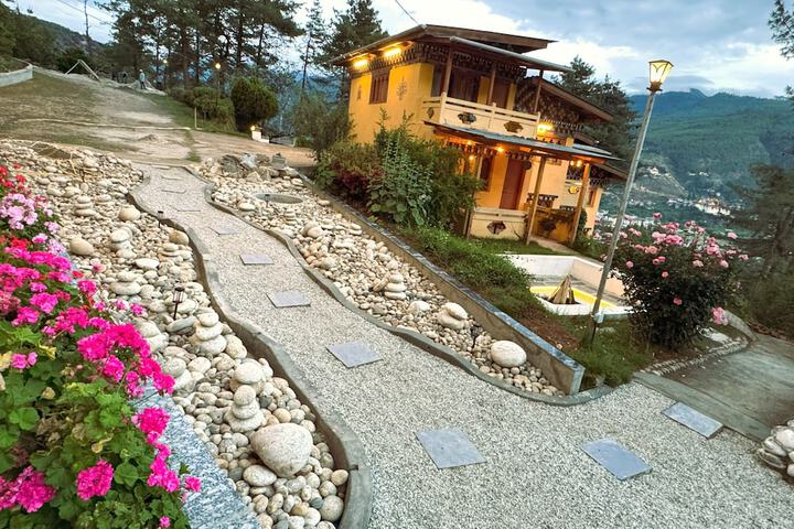 Hotel Exterior 33 of 35