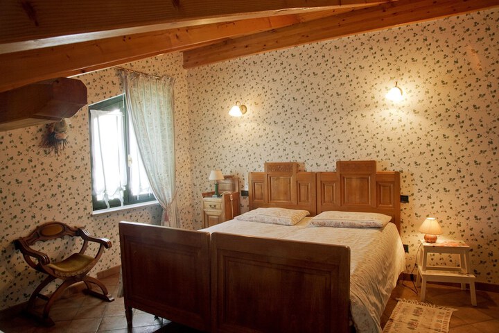 Room 4 of 46