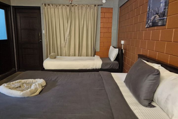 Room 19 of 80