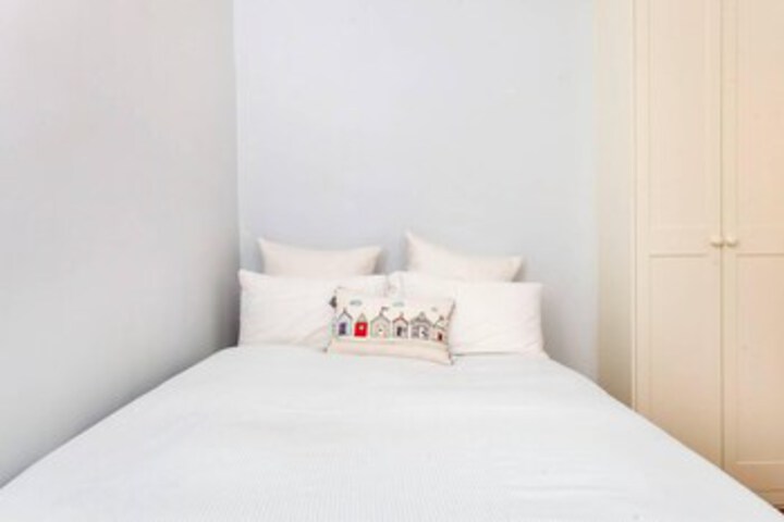 Room 43 of 60