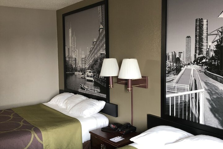 2 Queen Beds (12 of 12)