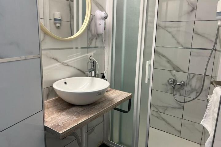 Room 71 of 133