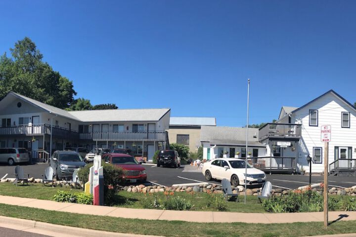 Harbors Edge Motel