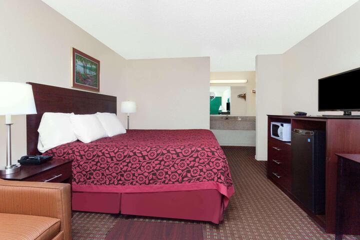 1 King Bed (2 of 12)