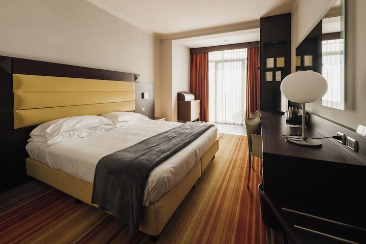 Room 4 of 66