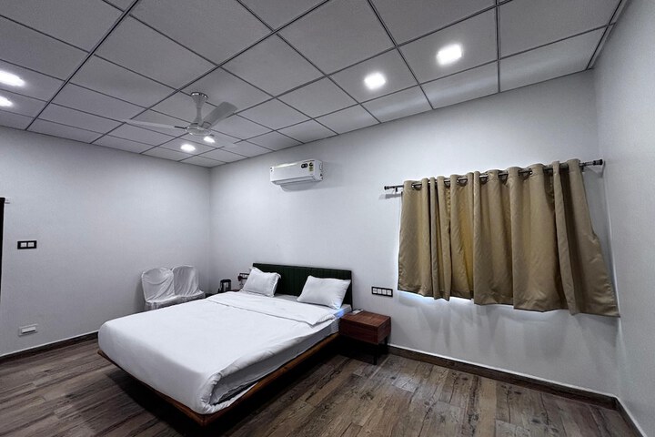 Room 8 of 22