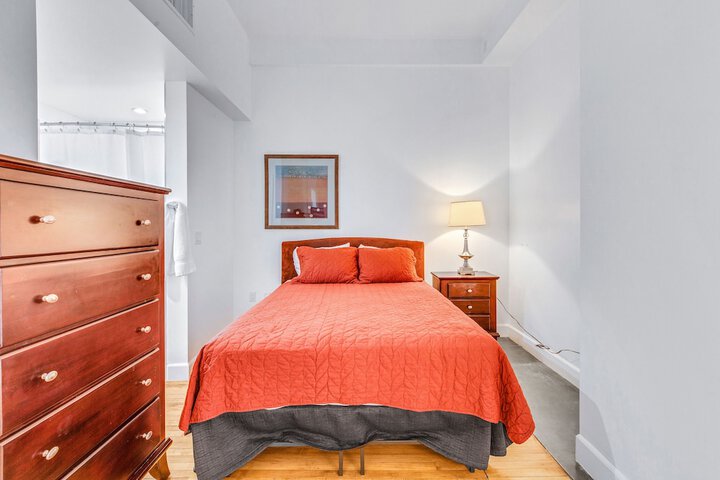 Room 93 of 516