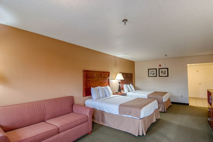 1 King Bed (3 of 17)