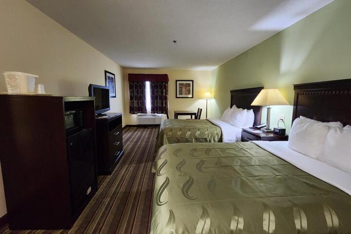 2 Double Beds (3 of 10)