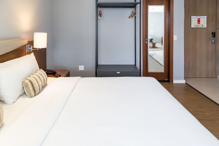 Room 6 of 105