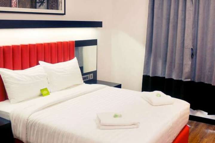 Room 7 of 32