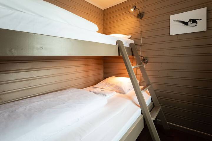 Room 18 of 204