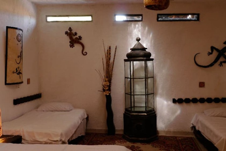 Room 7 of 18