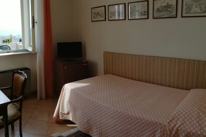 Room 6 of 55