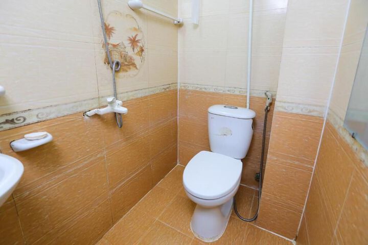 Room 6 of 25