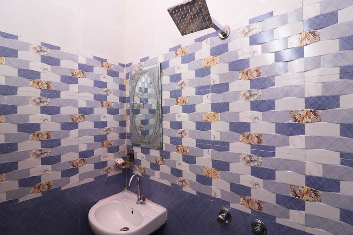 Room 18 of 28