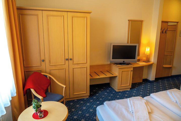 Room 13 of 30