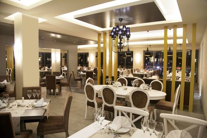 Dining 240 of 417