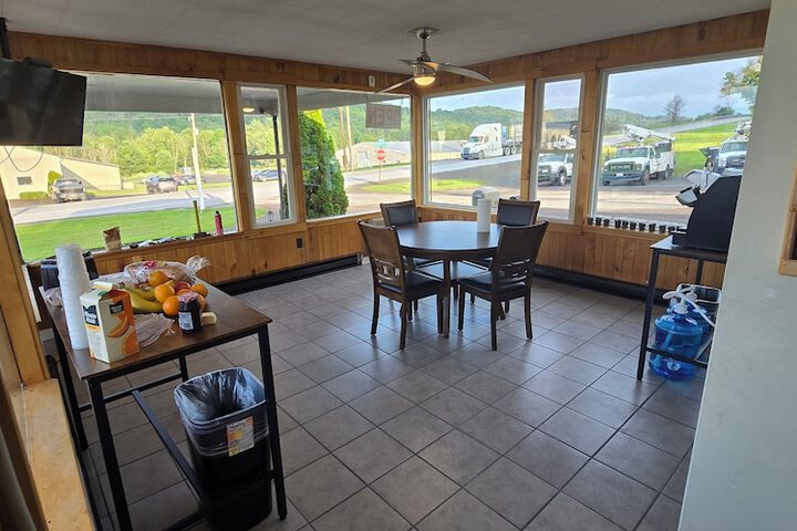 Breakfast/Coffee Service 26 of 32