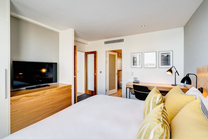 Room 25 of 82