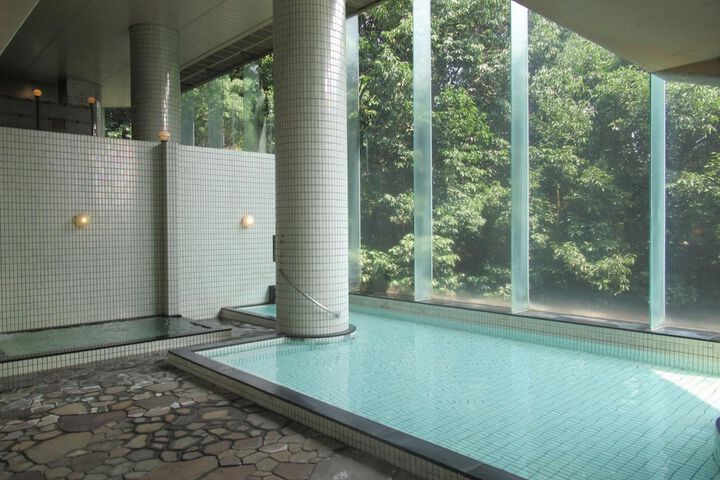 Pools & Facilities