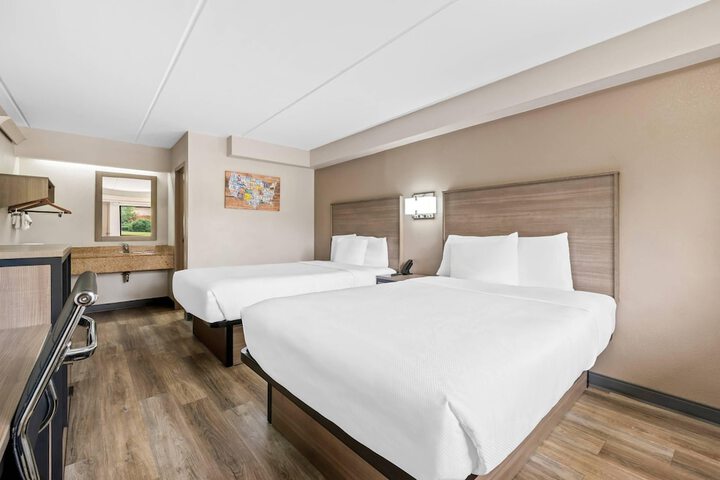 Room 6 of 40