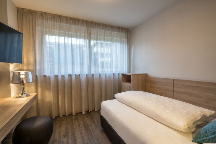 Room 15 of 107