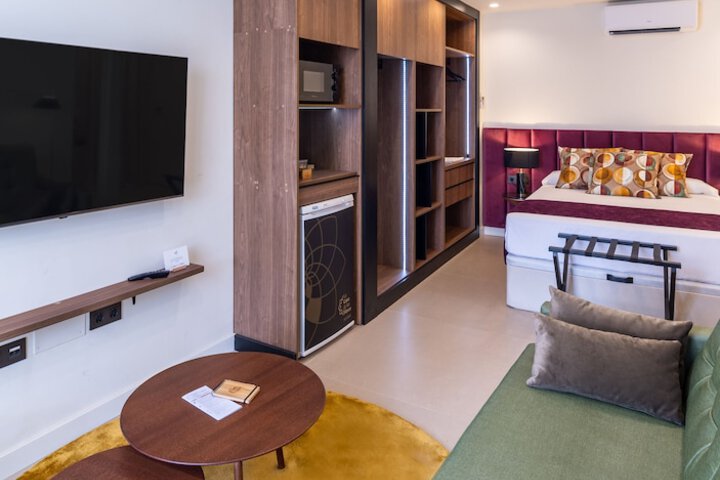 Room 10 of 26