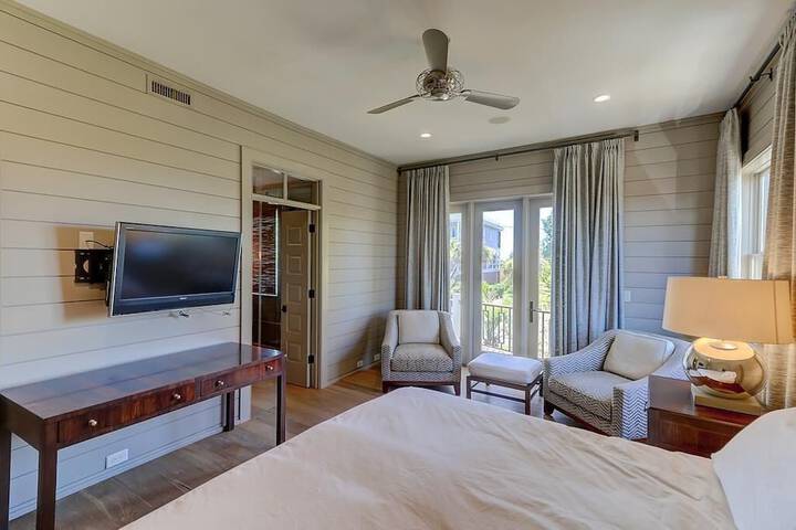 Room 3 of 38