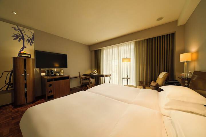 Room 17 of 104