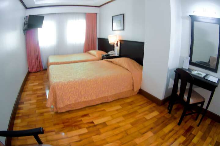 Room 9 of 105