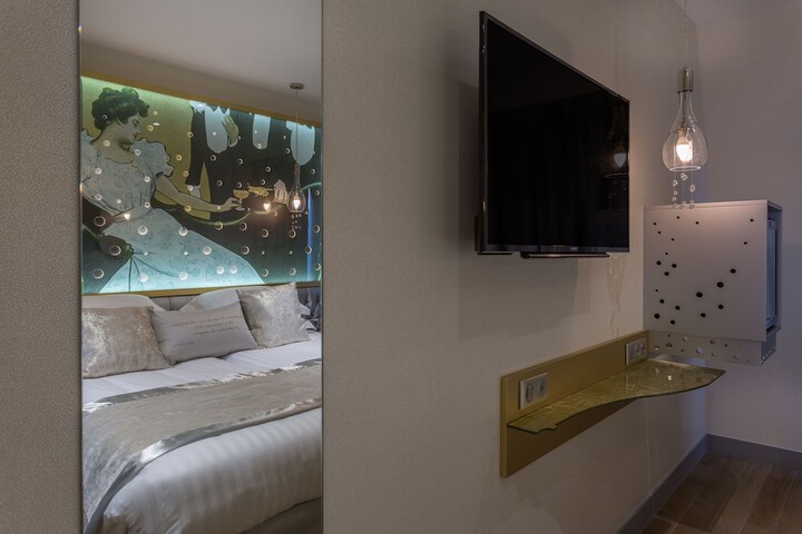 Room 5 of 83