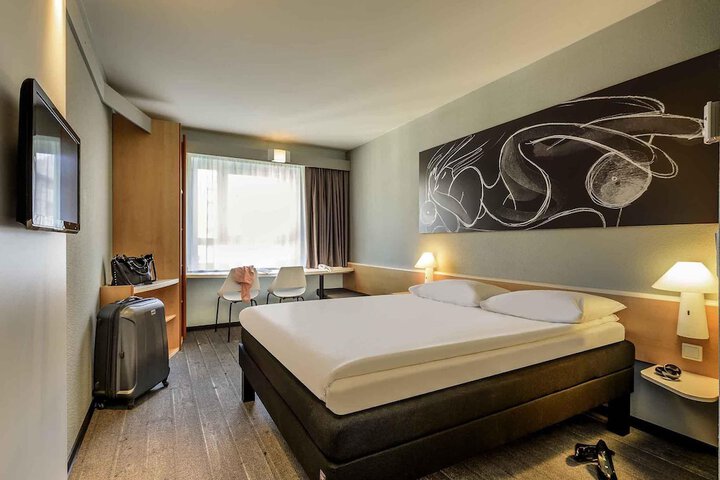 Room 9 of 47