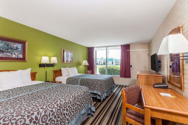 2 Queen Beds (6 of 6)