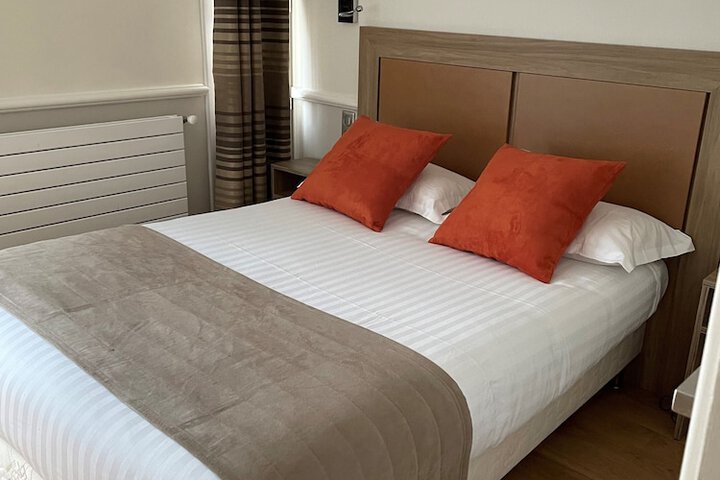 Room 8 of 50