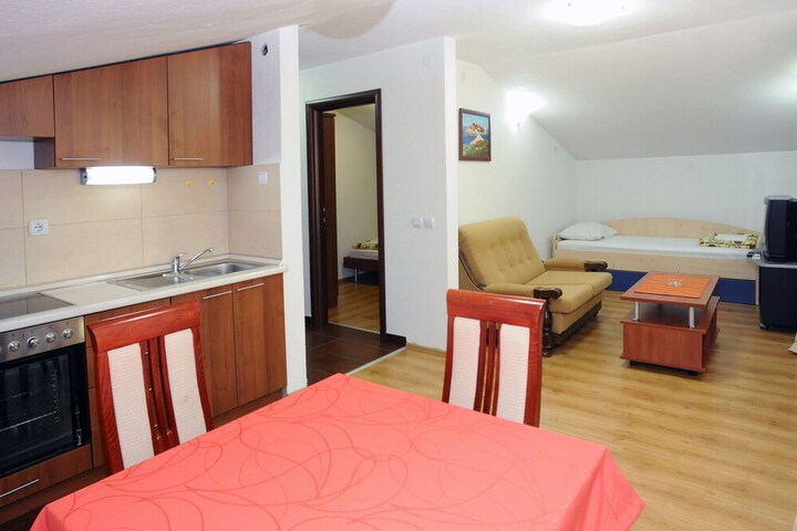 Room 28 of 45