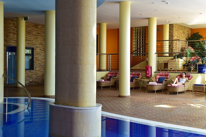 Pool 151 of 411