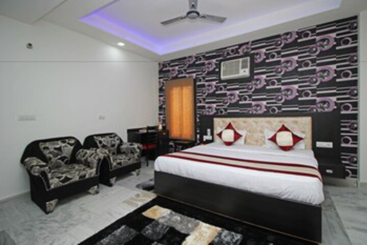 Room 12 of 20