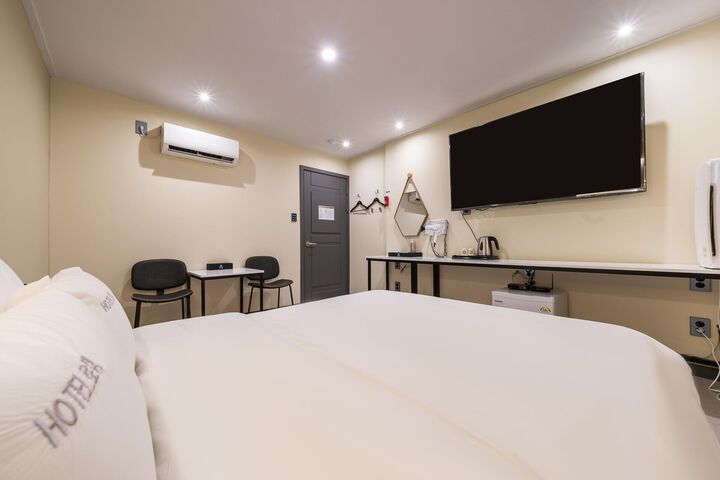 Room 62 of 142