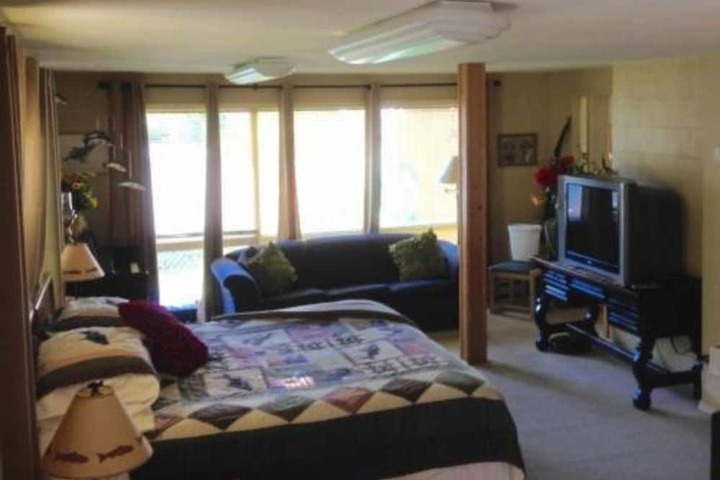 Room 10 of 28
