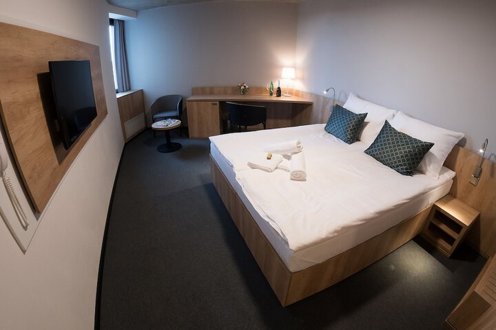 Room 5 of 61