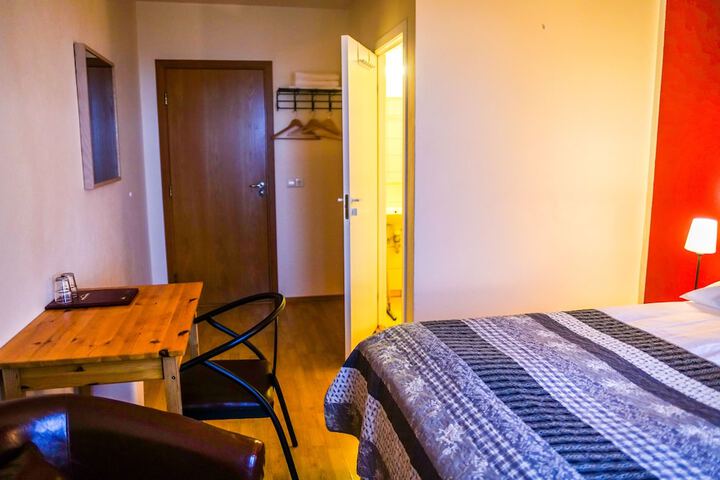 Room 46 of 167