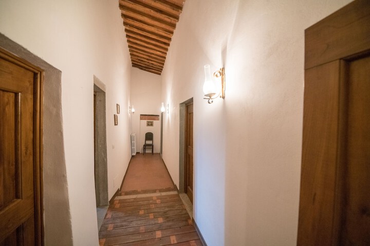 Ballroom/Hall 62 of 77