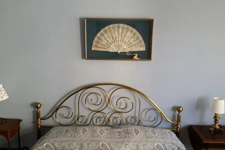 Room 2 of 11