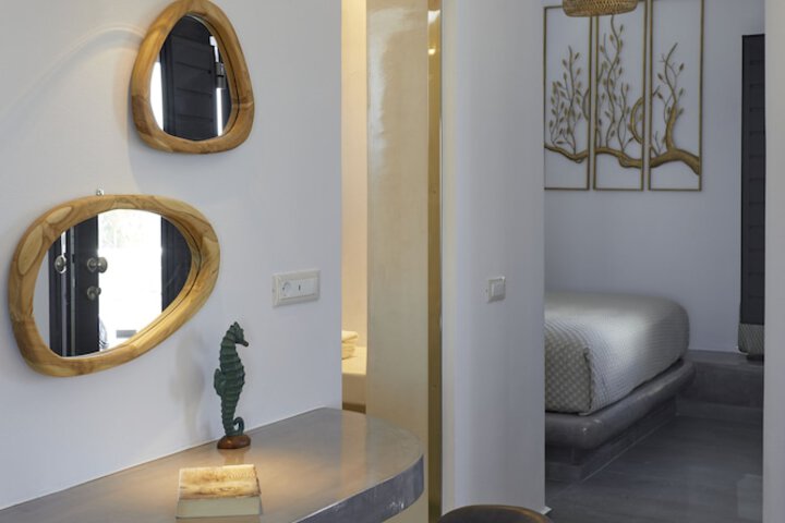 Room 25 of 211
