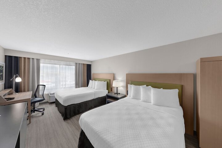2 Queen Beds (1 of 6)