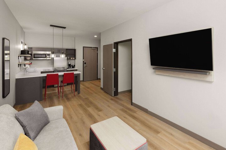 Room 11 of 25