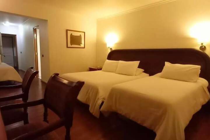 Room 13 of 33