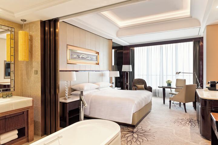 Room 25 of 62